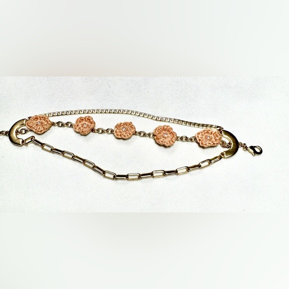 Bracelet with crochet Tudor Roses Golden tone Plated triple chains Bracelet - Picture 6 of 7